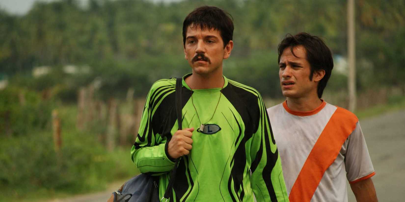 Diego Luna and Gael García walking down the highway in 'Rudo y Cursi'