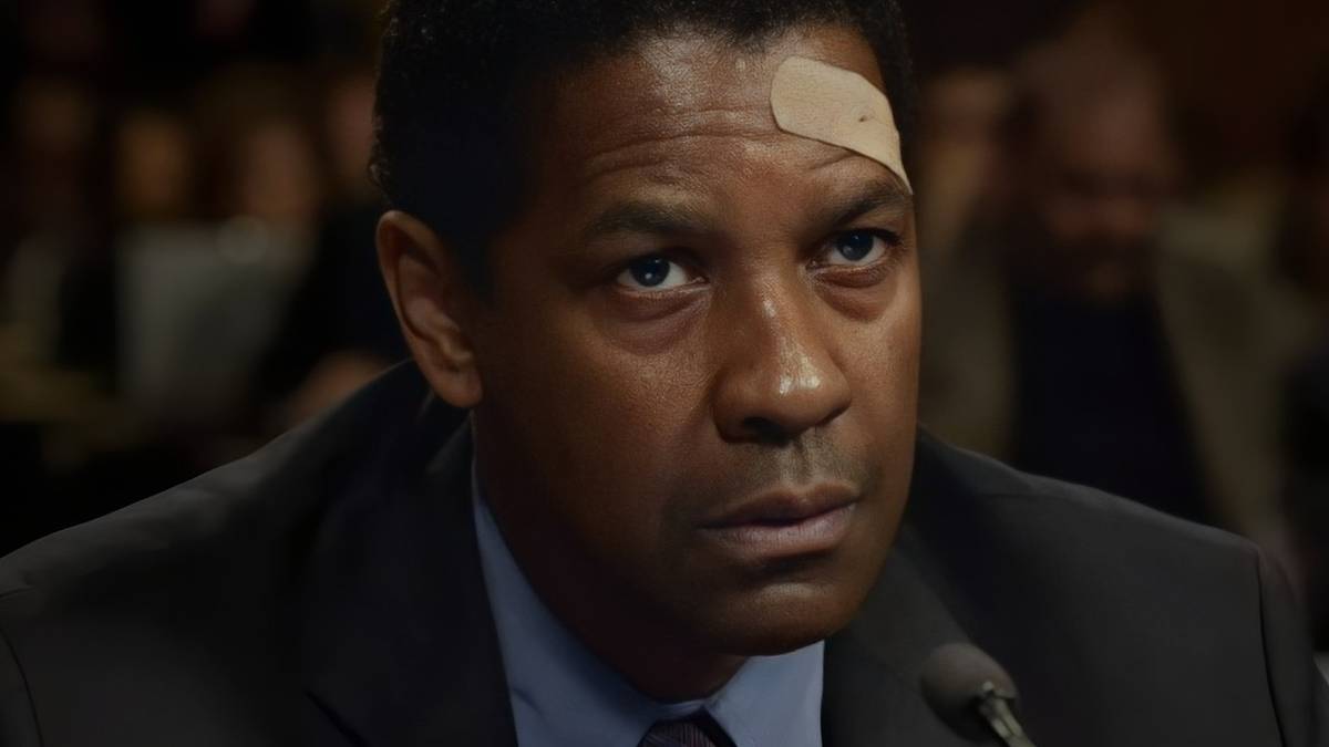 Flight - Denzel Washington at a court hearing with a bandaid on his forehead