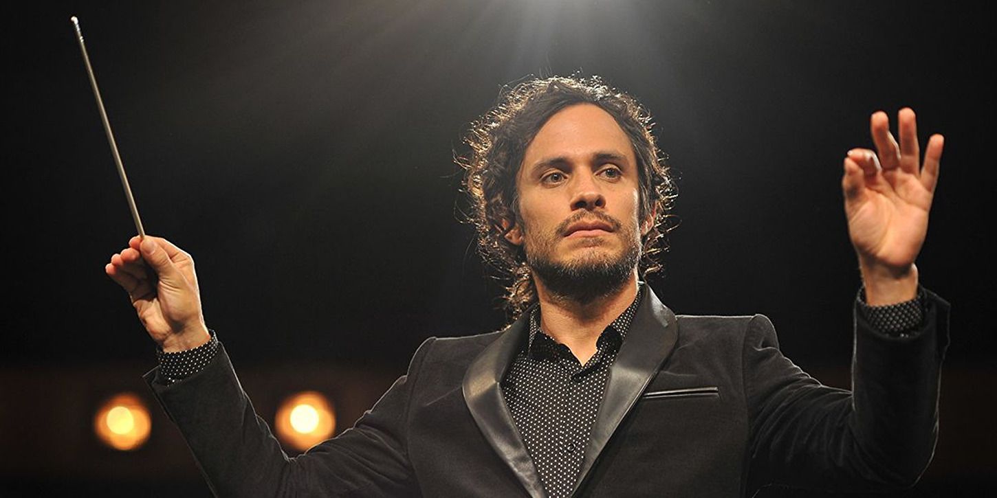 Gael García Bernal conducting an orchestra in 'Mozart in the Jungle'