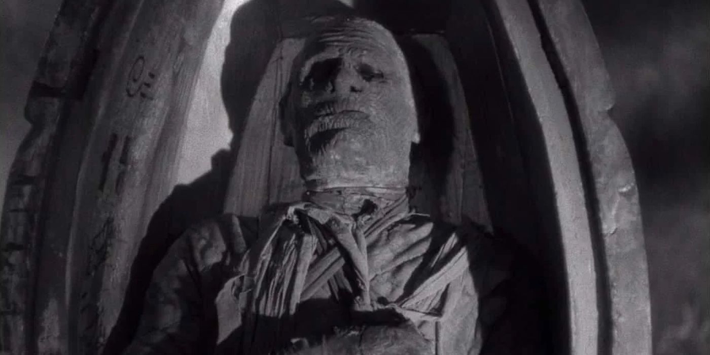 Kharis (Lon Chaney Jr.) sleeps in his tomb in &lsquo;The Mummy&rsquo;s Tomb&rsquo;