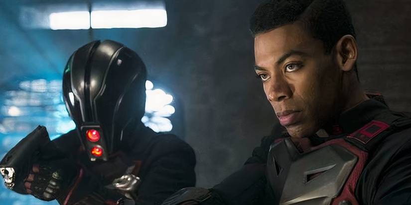 Aaron Pierre plays soldier Dev Em in 'Krypton'