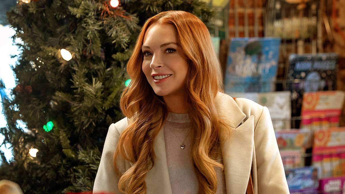 People Can’t Stop Watching Lindsay Lohan’s 35% Rotten Tomatoes Holiday ...