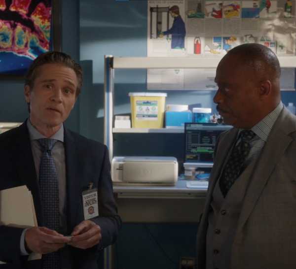Gabriel LaRoche (Seamus Dever) and Leon Vance (Rocky Carroll) in the forensics lab in NCIS