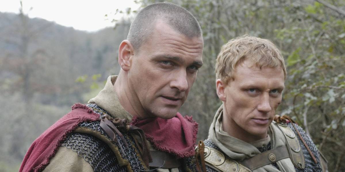 Kevin McKidd e Ray Stevenson como centuriões em Roma