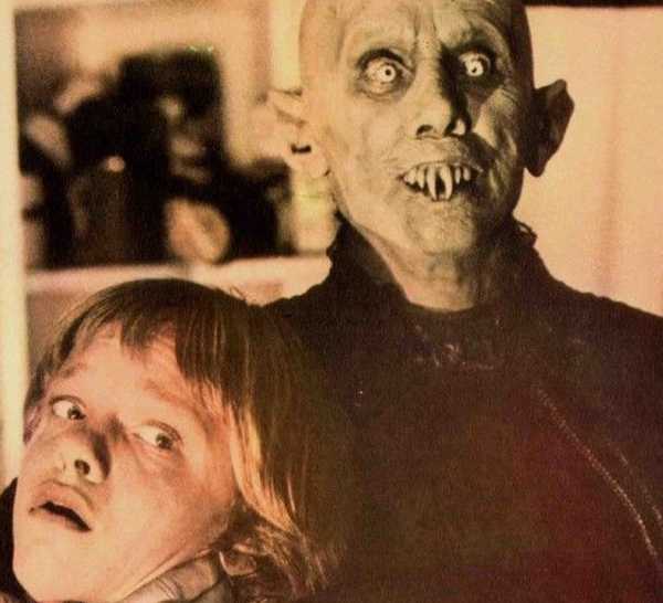 Reggie Nalder as Kurt Barlow grabs Lance Kerwin as Mark Petrie in the 'Salem's Lot' (1979) miniseries.