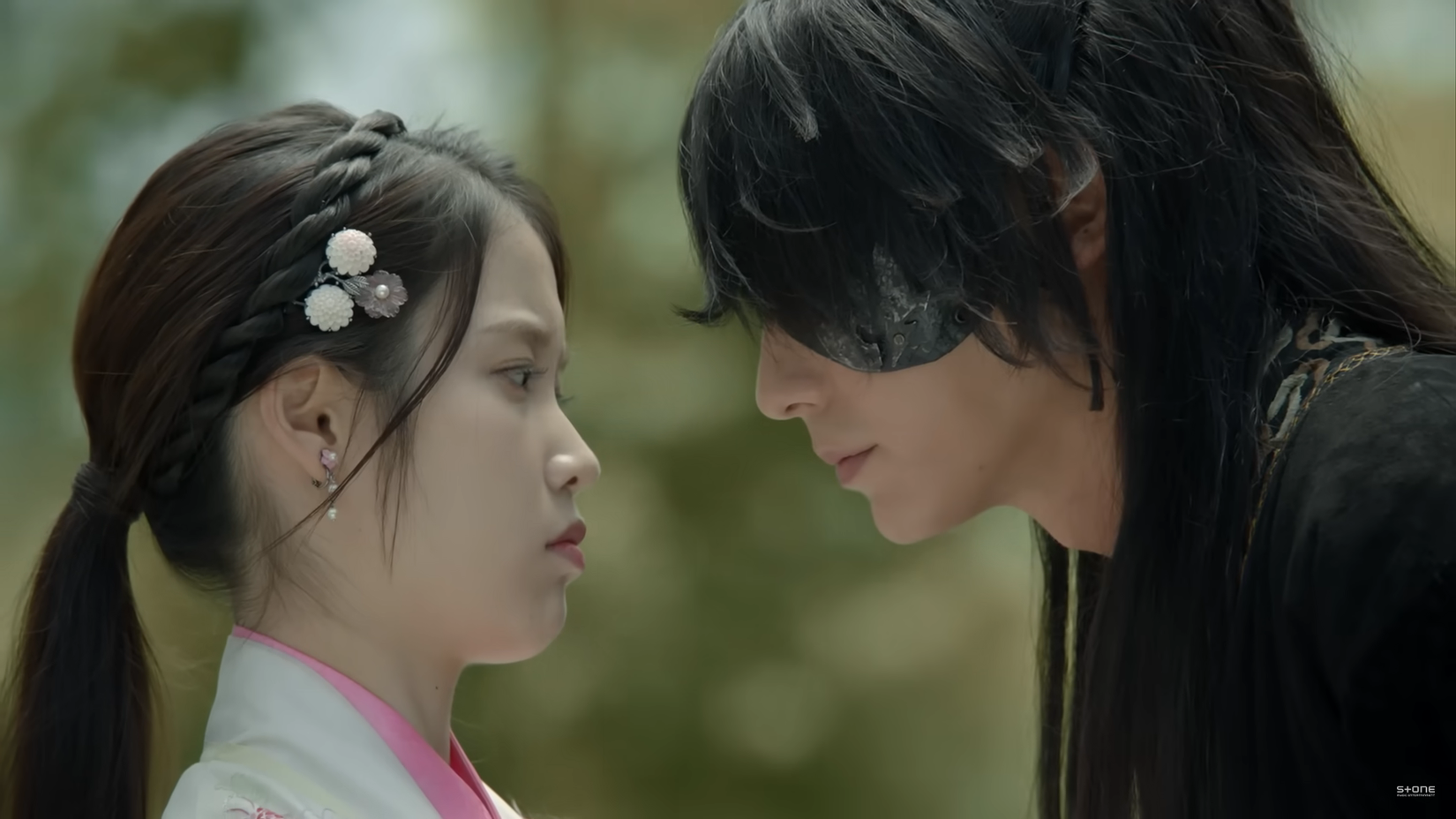 Wang So (Lee Joon-gi) teasing Lee Ji-Eun (IU) playfully as they look deeply into each other's eyes. 