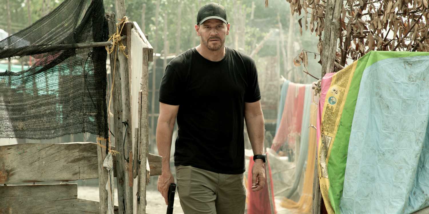 David Boreanaz as Jason Hayes walking down the street on a mission in the series finale of SEAL Team