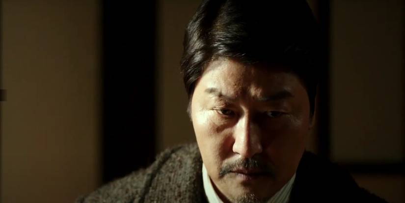 Song Kang-ho, looking at something worriedly, as Lee Jung-chool in 'The Age of Shadows'