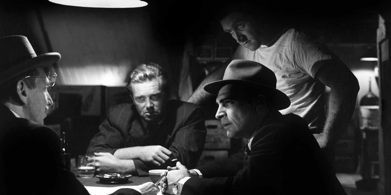 A group of men talking in The Asphalt Jungle