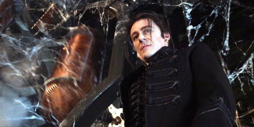 Richard Roxburgh as Count Dracula standing near equipment and looking down in Van Helsing, 2004.