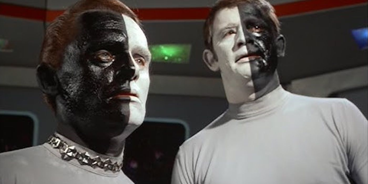 close-up-of-commissioner-bele-frank-gorshin-lokai-lou-antonio-star-trek-let-that-be-your-last-battlefield.jpg