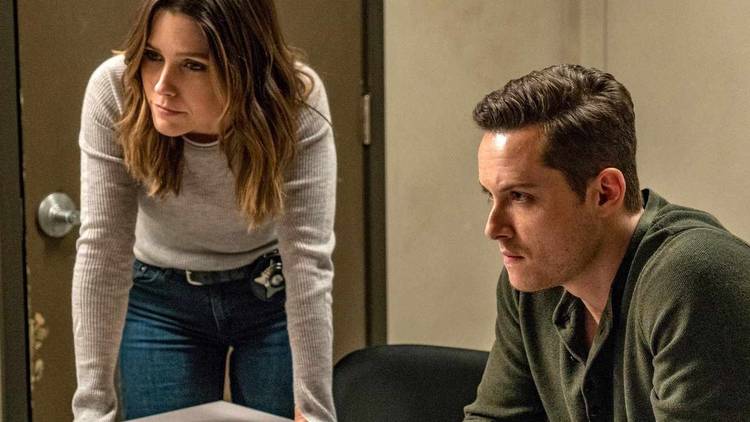 Detectives Erin Lindsay (Sophia Bush) and Jay Halstead (Jesse Lee Hoffer) ask the questions in 'Chicago P.D.'