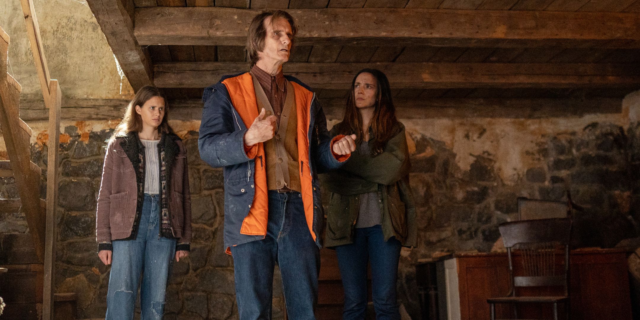 Scott McCord as Victor, Catalina Sandino Moreno as Tabitha and Avery Konrad as Sarah in From S3E8