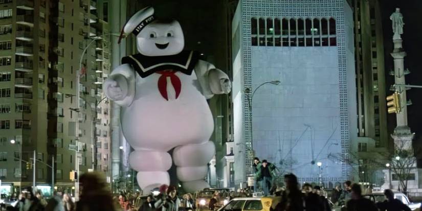 The Stay Puft Marshmallow Man attacks NYC in Ghostbusters
