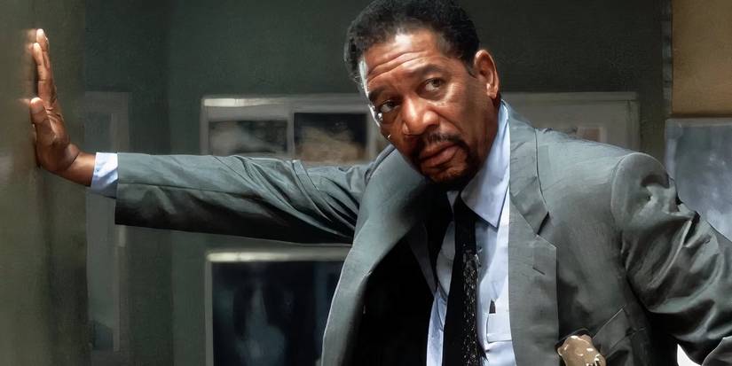Morgan Freeman sebagai Alex Cross bersandar di dinding di 'Kiss the Girls'