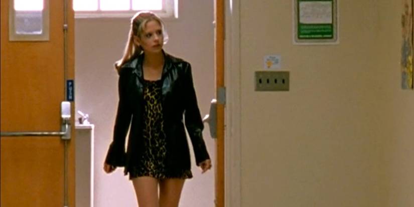 Buffy Summers rocking her most iconic outfit: the leopard dress, associated with a long leather coat and black boots in season one, episode 9 of Buffy The Vampire Slayer.