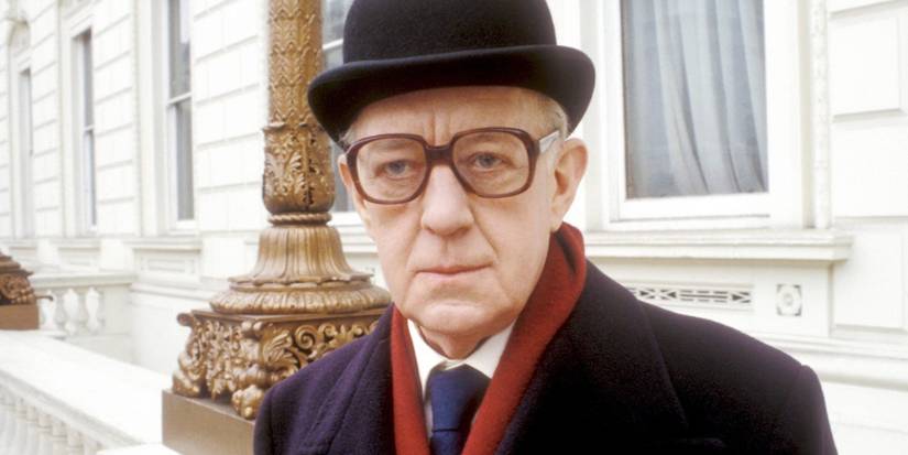 Alec Guinness as George Smiley in 'Smiley's People' 