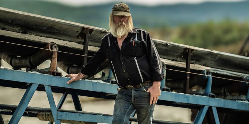 Tony Beets posing leaning on conveyor in Gold Rush Season 15.