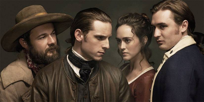 Bintang Turn: Washington's Spies saling memandang dengan Jamie Bell di tengah