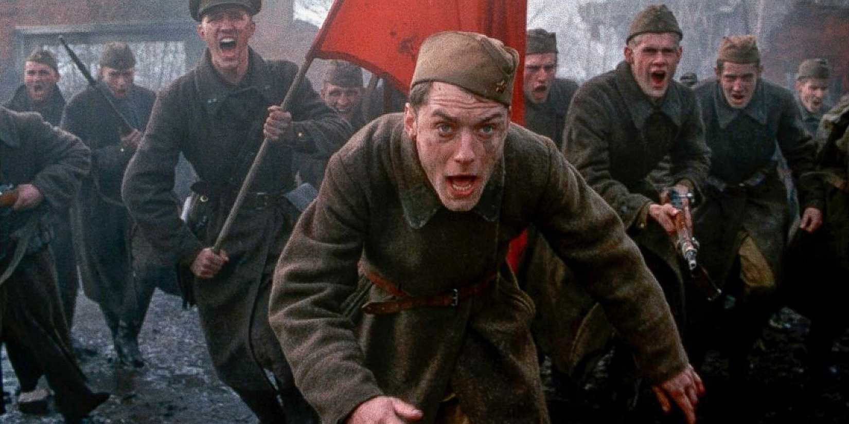 Vassili (Jude Law) charging into battle in 'Enemy at the Gates'