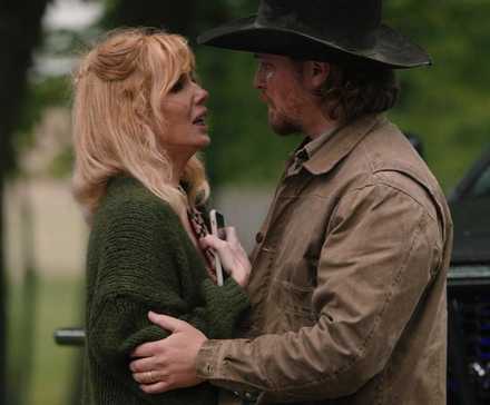 Beth Dutton (Kelly Reilly) and Kayce Dutton (Luke Grimes) mourn their father on 'Yellowstone.'