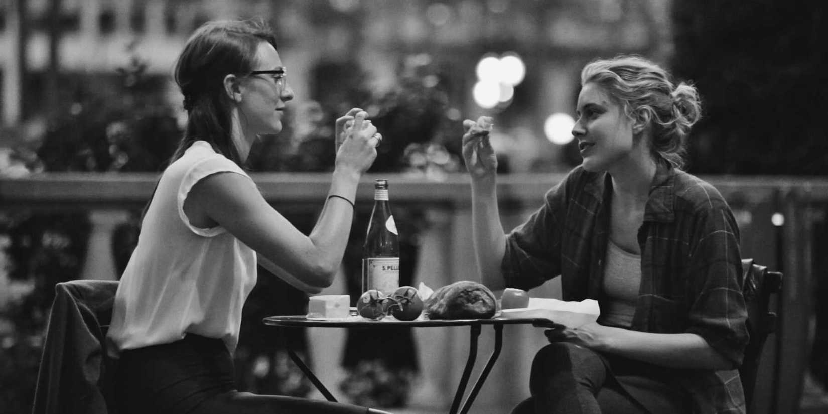 Frances and Sophie eating lunch in Frances Ha.