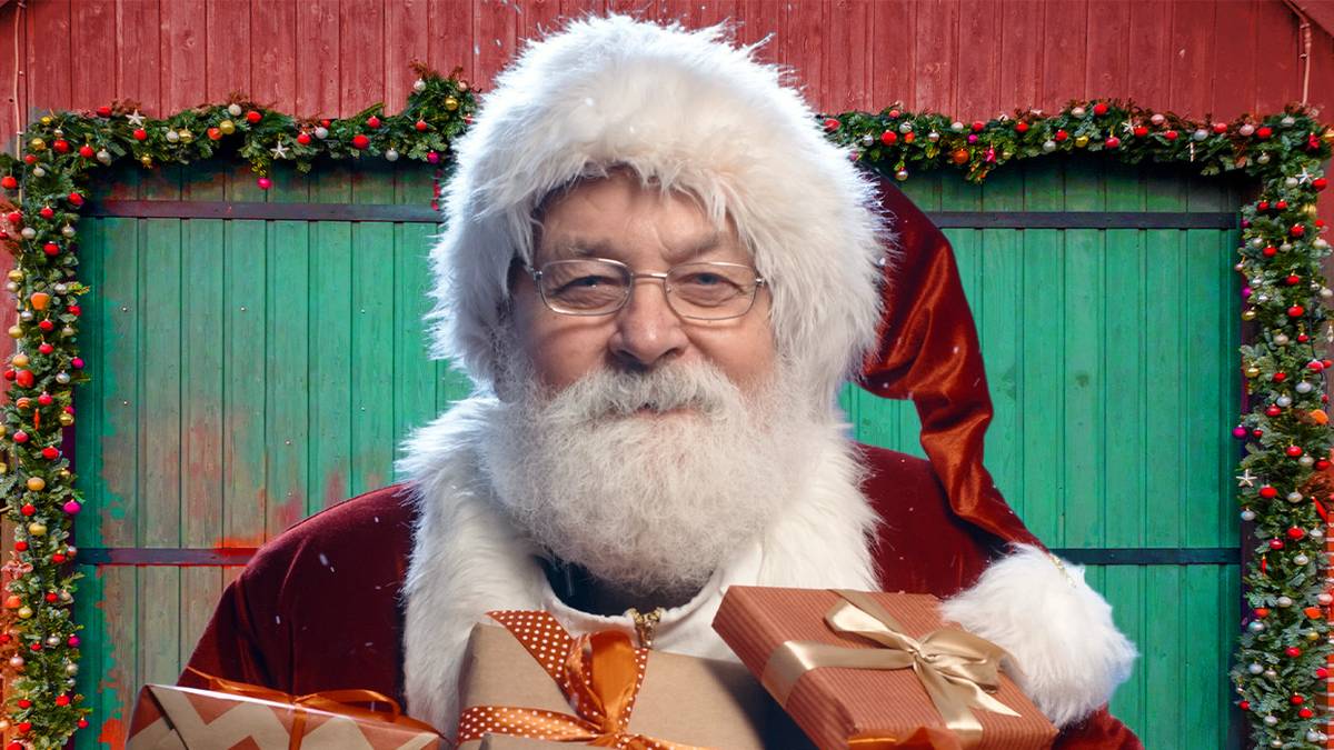 Ho-Ho-Ho Your Way Through the Holiday Season With This Santa-Themed ...