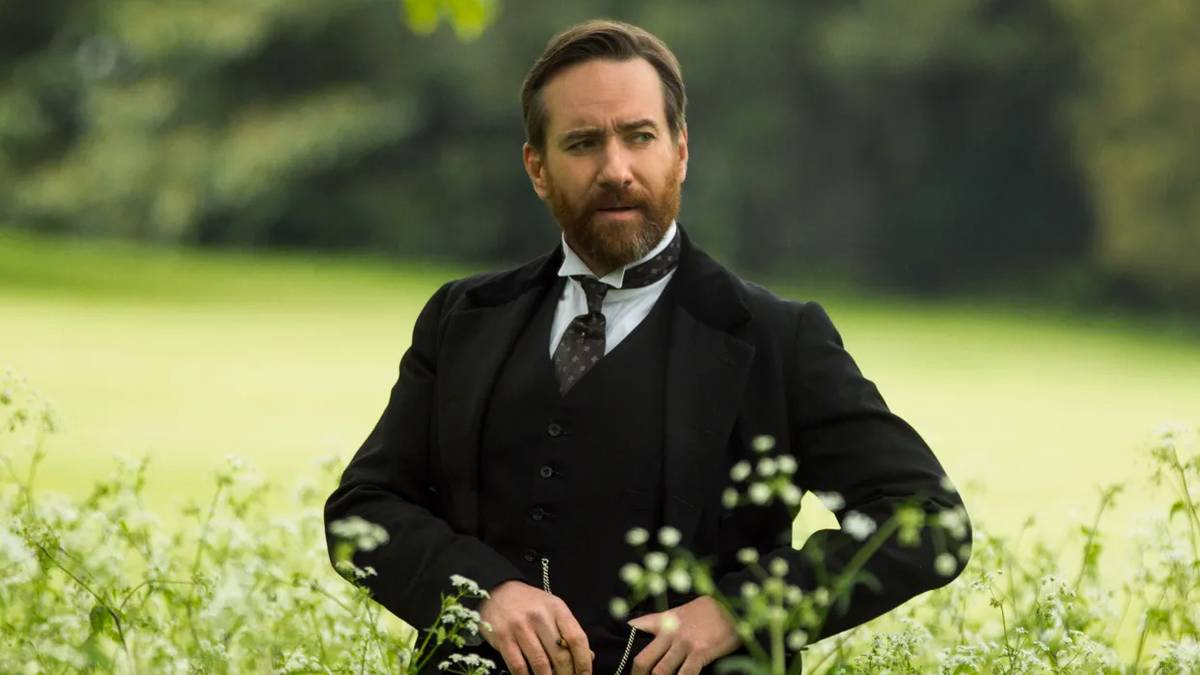 Matthew Macfadyen looking to the side in a field in 'Howards End'.