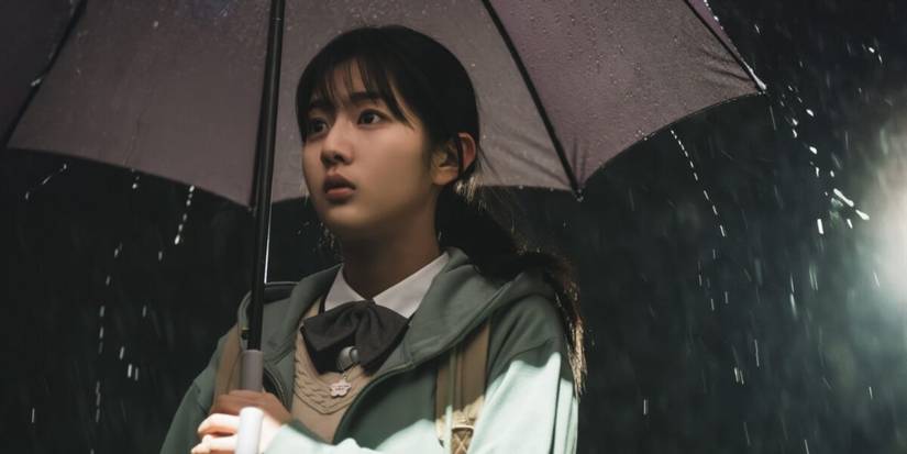 Shin Eun-soo as Joo Hyun-joo under an umbrella in 'Light Shop'