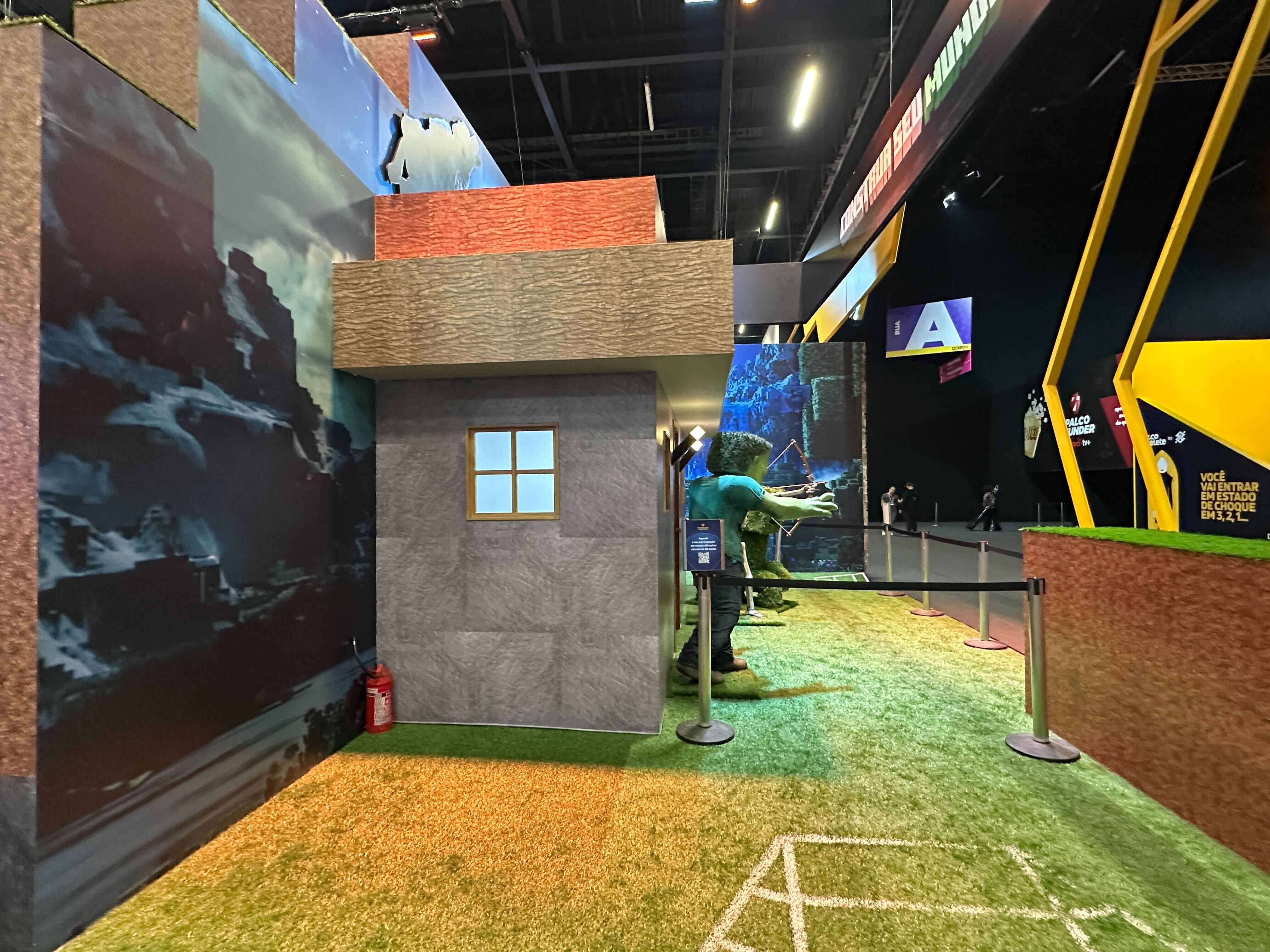 CCXP's Immersive 'A Minecraft Movie' Display Invites You Into a Magical ...