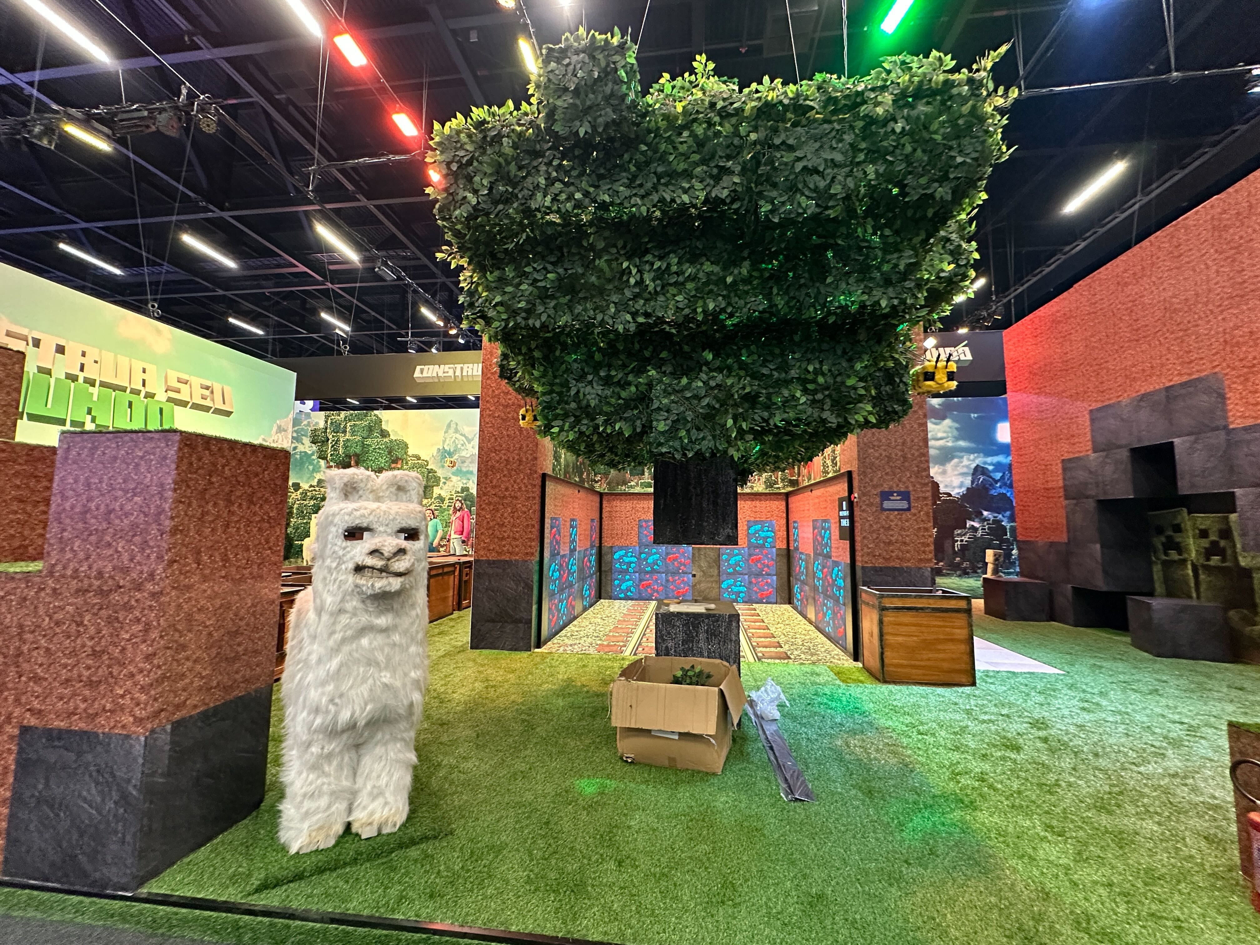 CCXP's Immersive 'A Minecraft Movie' Display Invites You Into a Magical ...