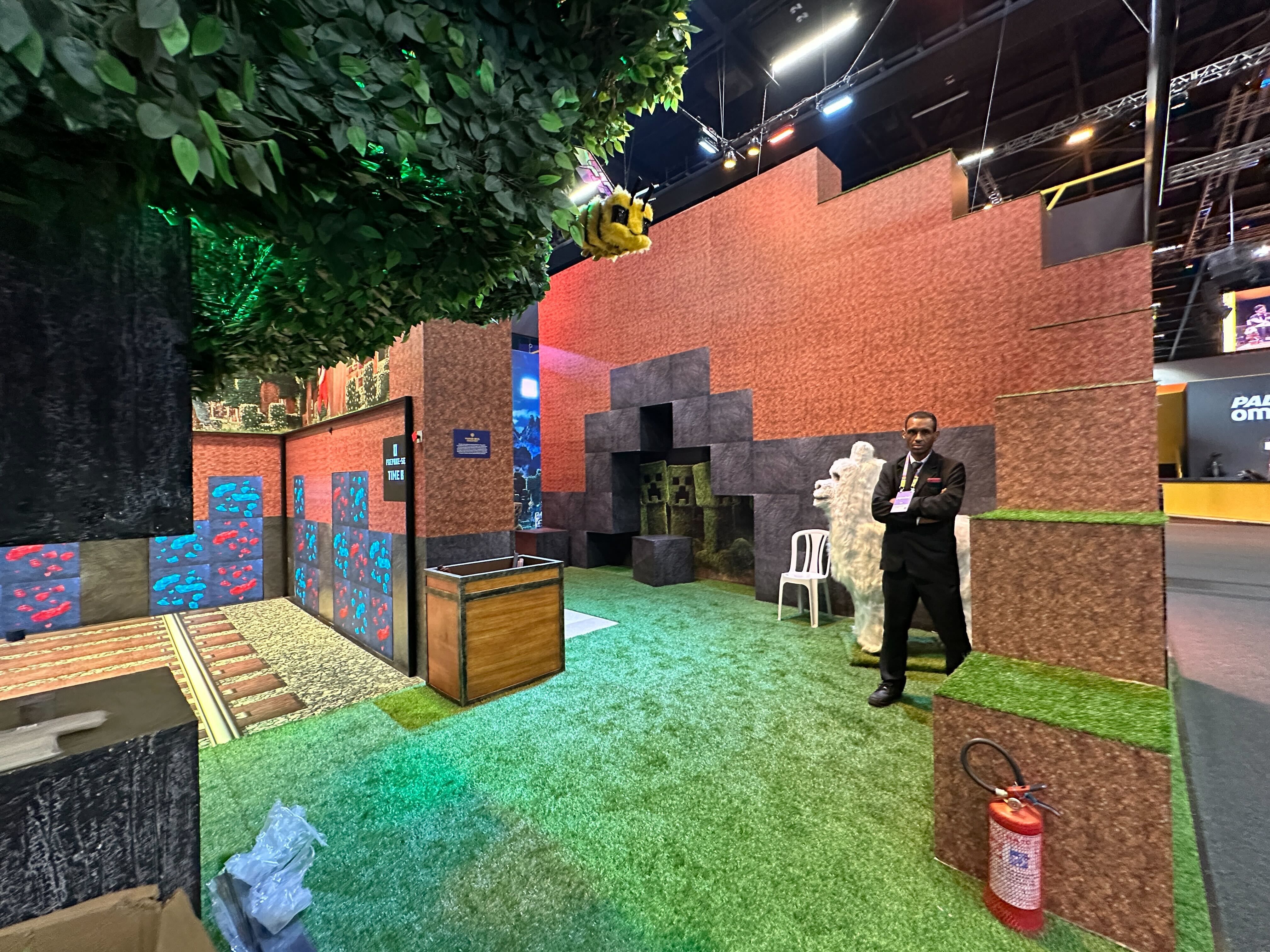 CCXP's Immersive 'A Minecraft Movie' Display Invites You Into a Magical ...