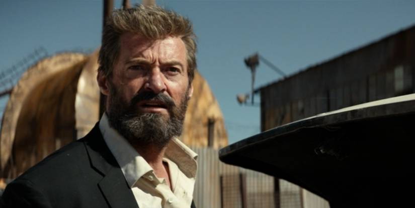 Wolverine yang diperankan Hugh Jackman terlihat khawatir di 'Logan'.