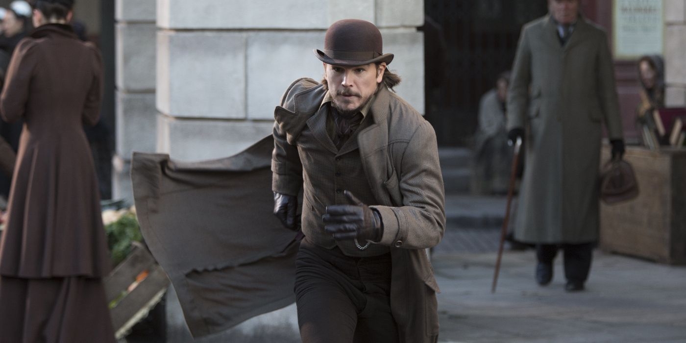 penny-dreadful-josh-hartnett-ethan-chandler-running-forward-with-his-long-coat-blowing-behind-him Forget ‘Below,’ Josh Hartnett’s 3-Part Gothic Thriller Series Is a True Masterpiece