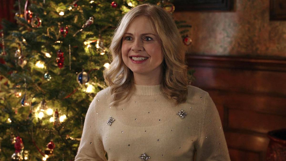 Ross Roses Ghost We Love 'Ghosts' Christmas Episodes, but Please Don’t Fall Into This Habit