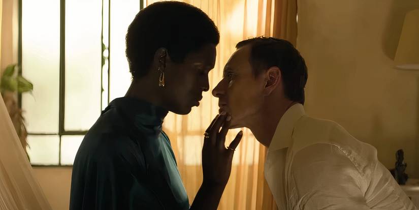 Jodie Turner-Smith as Sami and Michael Fassbender as Martian kissing in 'The Agency'
