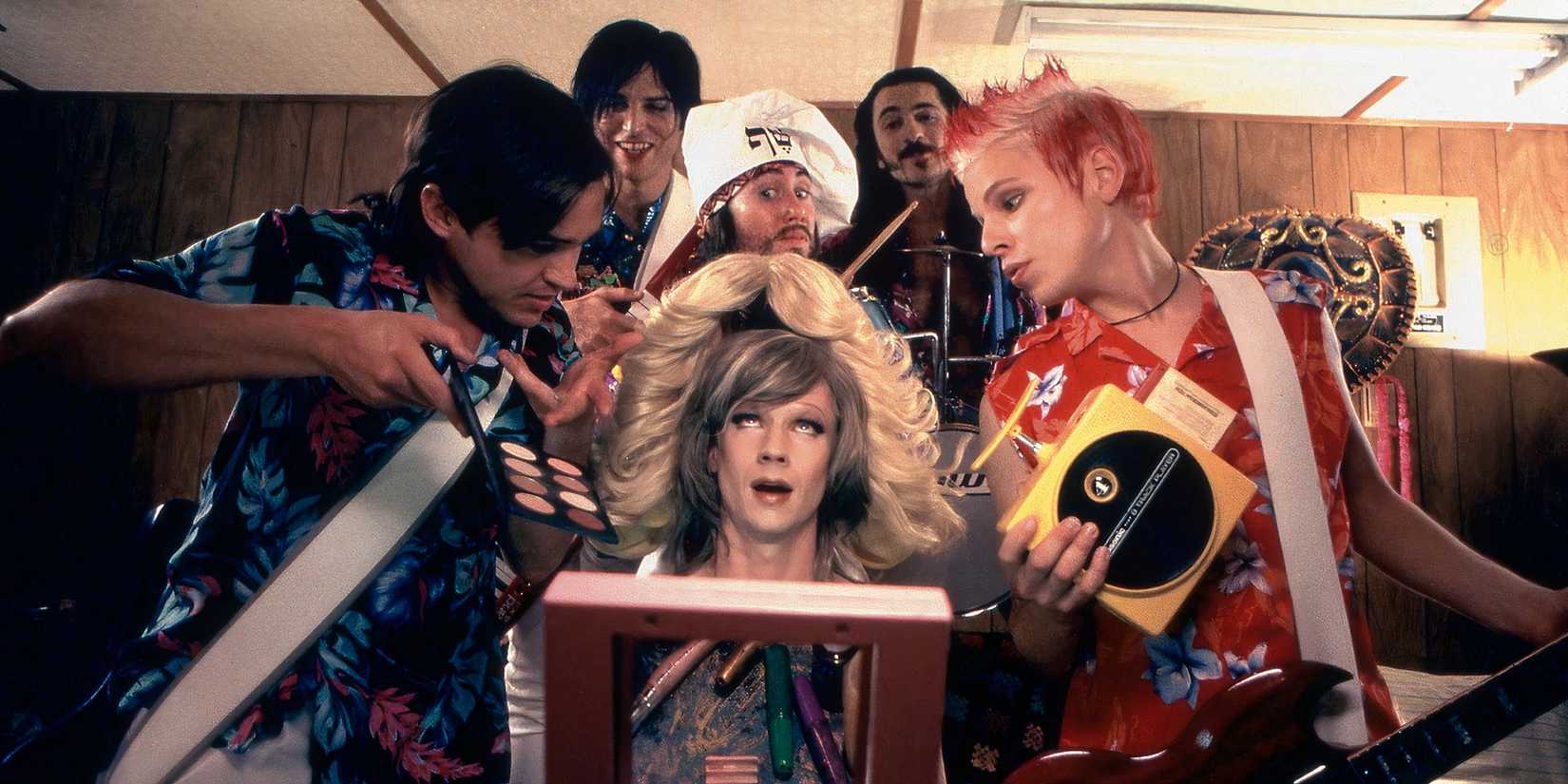 John Cameron Mitchell as Hedwig and the cast sing "Wig in a Box" in 'Hedwig and the Angry Inch'