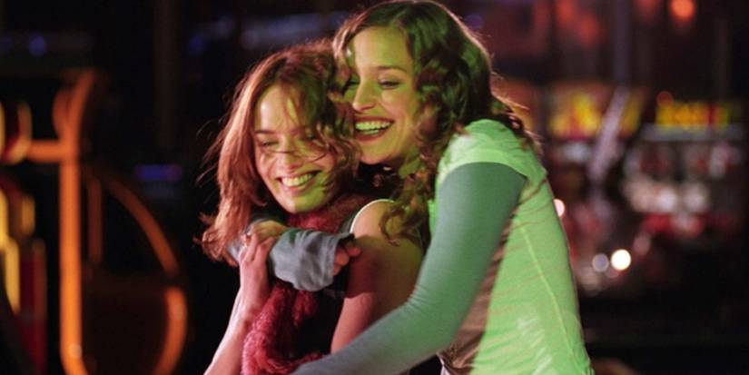 Luce (Lena Headey) and Rachel (Piper Perabo) having fun together at an arcade in 'Imagine Me & You'.
