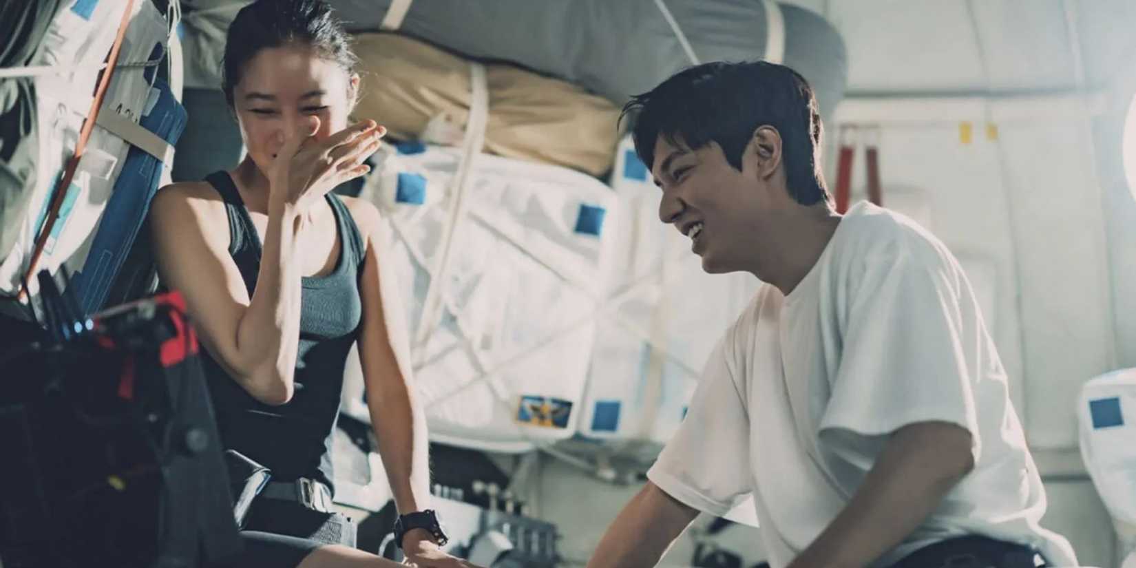 Lee Min Ho and a costar laugh together inside a space station in When the Stars Gossip.