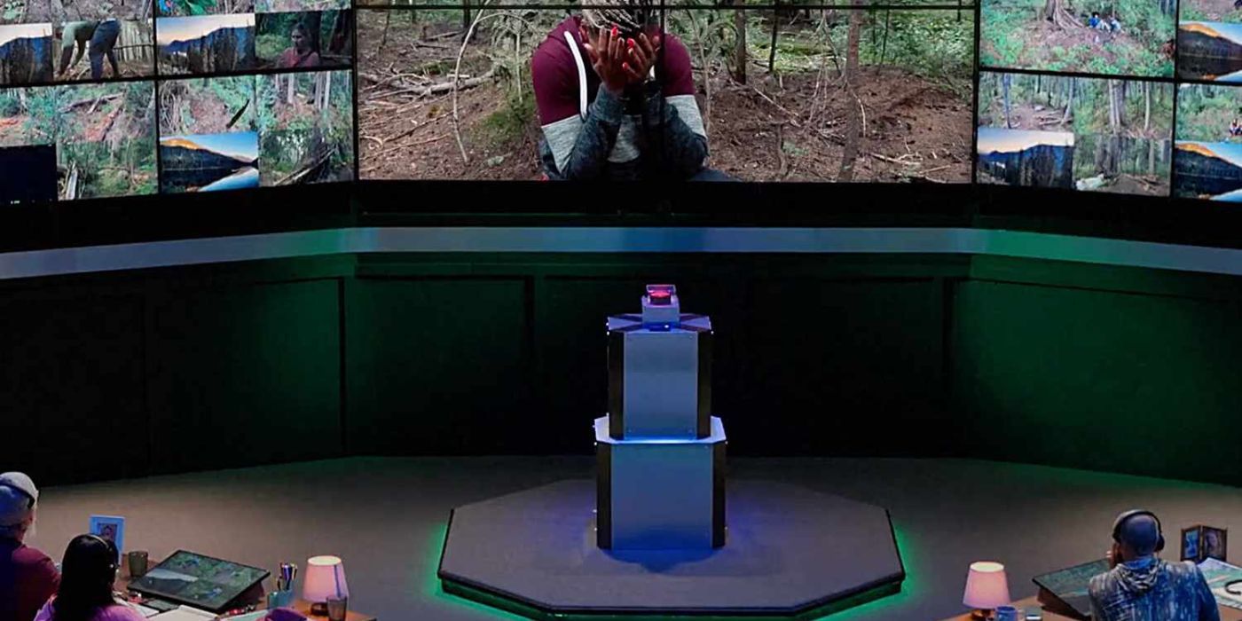 A scene of the button from &lsquo;Extracted&rsquo;