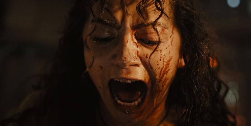 Close-up of a bloody Isabela Merced as Kay screaming and looking down in Alien: Romulus