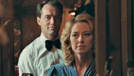 Alison (Carrie Coon) and Rory (Jude Law) in 'The Nest'