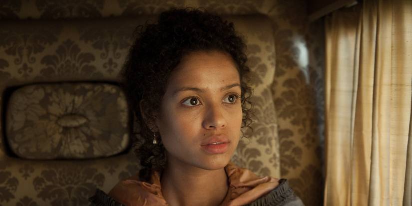 Dido (Gugu Mbatha-Raw) sitting in a carriage in Belle.