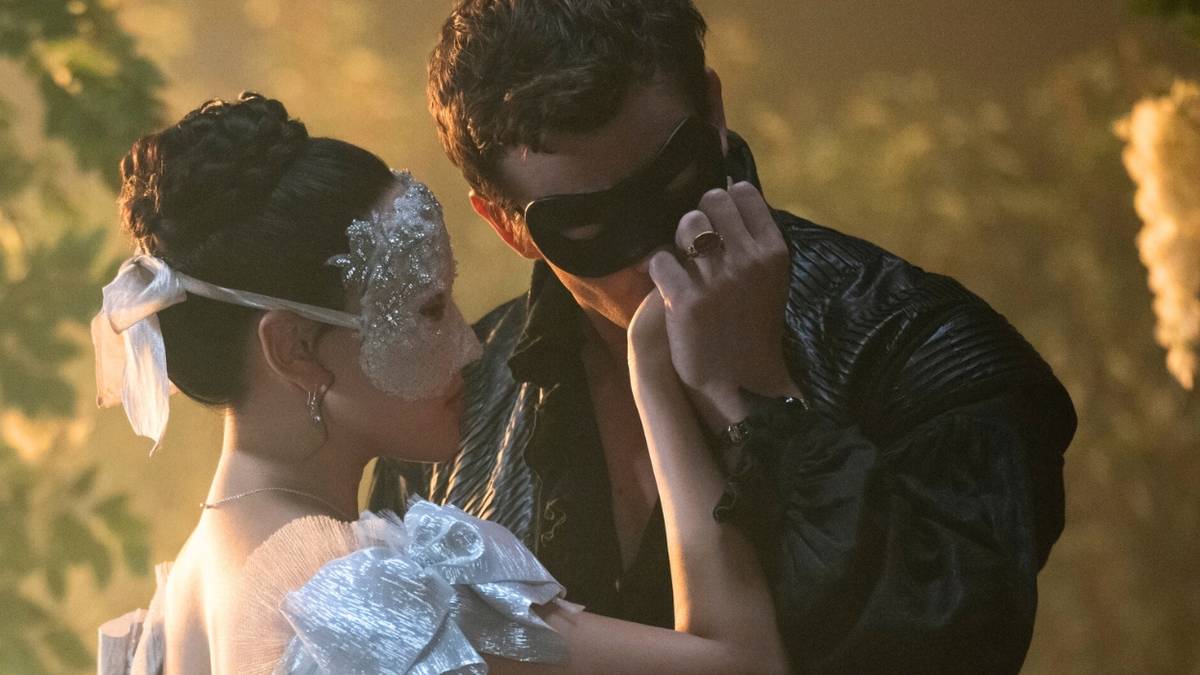 Bridgerton' Star, 37, Reveals This Wedding Will Happen on Screen ...