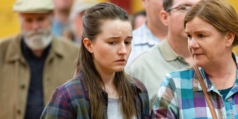 Kaitlyn Dever as Betsy Mallum and Mare Winningham as Diane Mallum in Dopesick