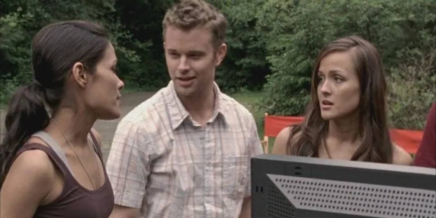 Amber (Daniella Alonso), Jonesy (Steve Braun) and Elena (Cytsal Lowe) look round a TV screen in Wrong Turn 2: Dead End