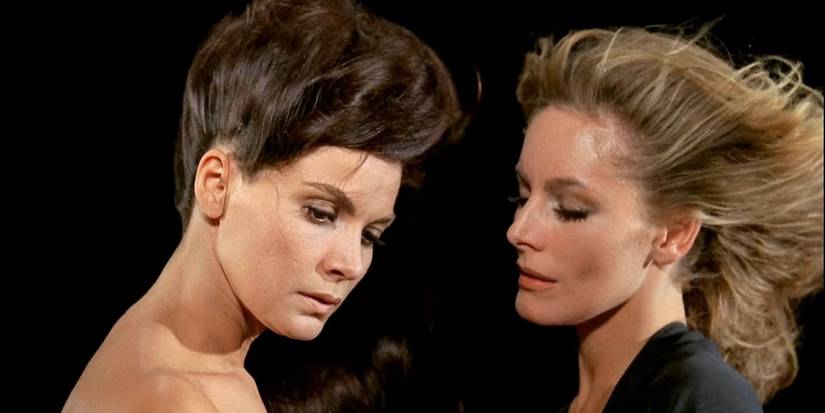 Florinda Bolkan as Carol and Anita Strindberg as Julia in A Lizard in a Woman's Skin