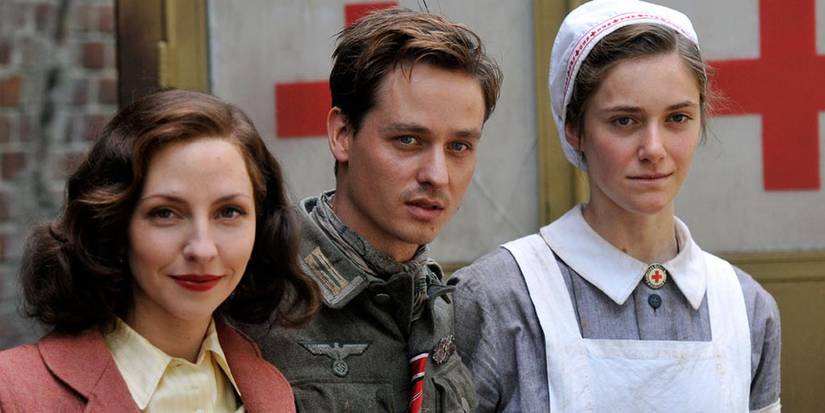 A soldier and two women in Generation War