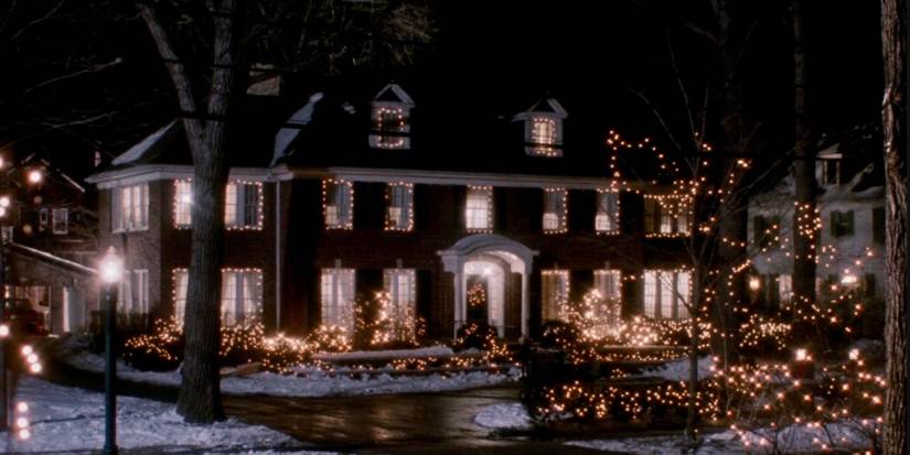 MacCallister's house with Christmas lights on it in Home Alone 1990.