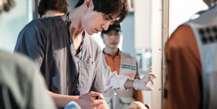 Lee Dong-wook performing a medical procedure in Life K-drama (2018).